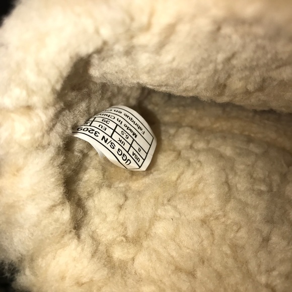 Ugg Savanna with box and copy of receipt - Picture 8 of 8